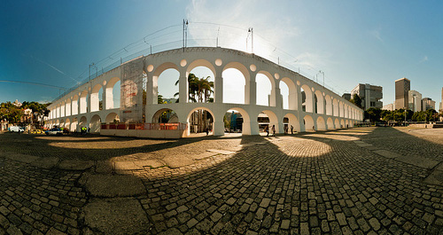 <p>Preduzeće „LAPA“ ime je dobilo po akvaduktu „Arcos da Lapa” kojim je vodom snabdevan grad Rio de Žaneiro.</p>
            <p> To je impozantna građevina iz perioda brazilskog kolonijalizma, koja danas predstavlja jednu od većih turističkih atrakcija u Rio de Žaneiru.</p> 